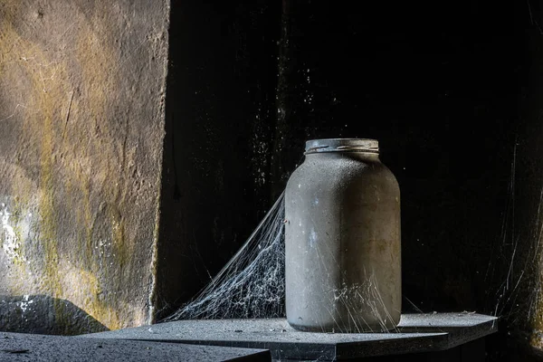 Szkło Pajęczyny Ciemnym Pokoju Opuszczonego Domu — Zdjęcie stockowe