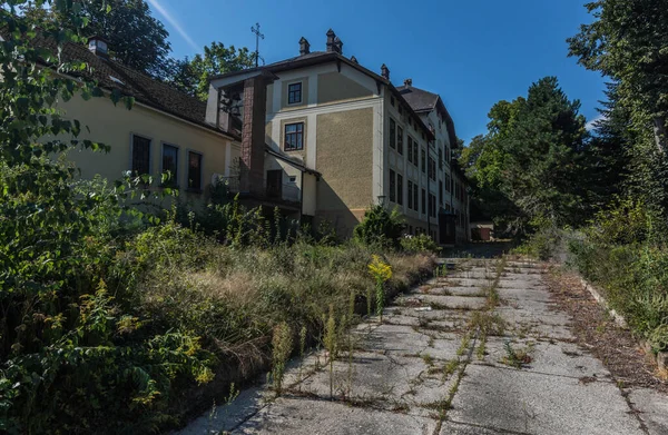 Terrenos Cubiertos Con Edificios Monasterio Abandonado Naturaleza — Foto de Stock
