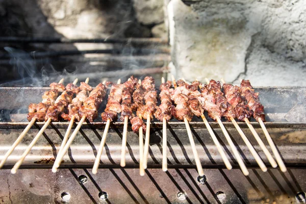 그릴에 Arrosticini — 스톡 사진