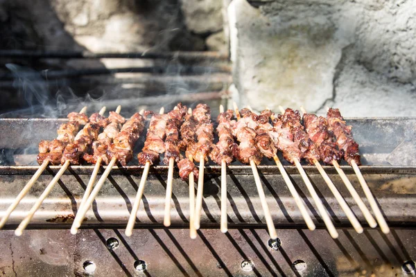 Arrosticini on the grill — Stock Photo, Image