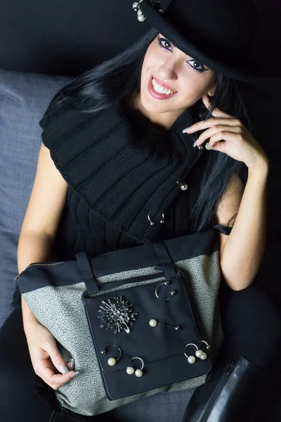 Woman Smilig Her Sofa Fashion Dress Bag — Stock Photo, Image