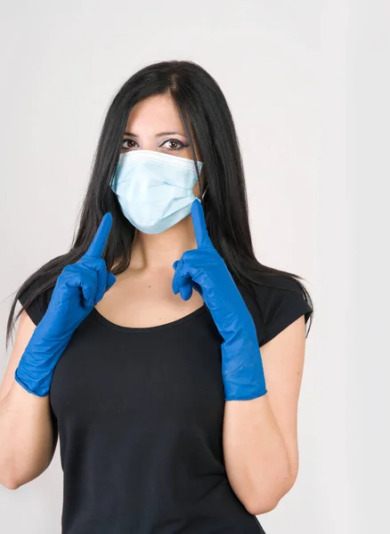 Schöne Frau Empfiehlt Zur Vorbeugung Tragen Ist Handschuhe Und Maske — Stockfoto