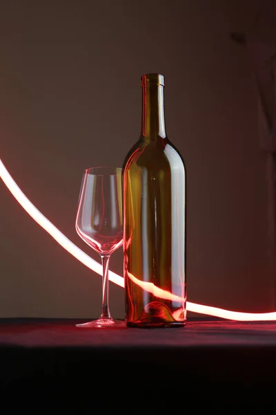 Bottiglia Vino Bicchiere Vino Con Linea Neon — Foto Stock