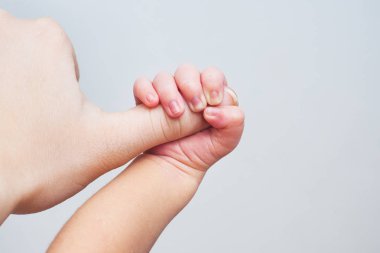 Yeni doğan bebeğin el