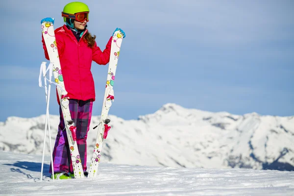 Girl standing with arms spreading wide open on the fresh powder — Stock Photo, Image