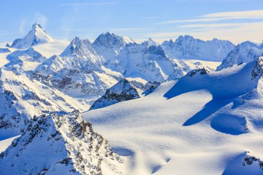 Güzel kış kar İsviçre ünlü moutains Amazing görünümü.