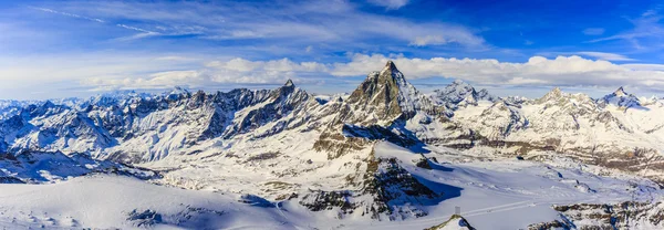 Panoramic view of Matterhorn on a clear sunny winter day, Zermat — Stock Photo, Image