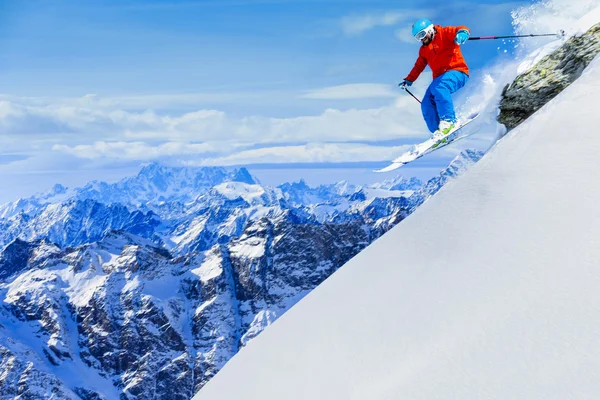 Man jumping from the rock, skiing on fresh powder snow with swis — Stock Photo, Image