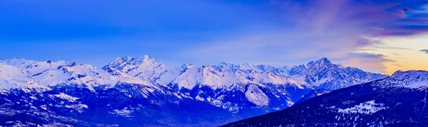 Montañas suizas al amanecer, Diableretes y Jungfrau - Alpes suizos Imágenes De Stock Sin Royalties Gratis