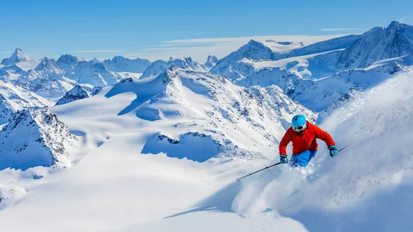 Skifahren in den Schweizer Bergen — Stockfoto