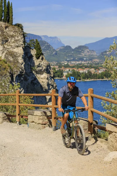 Garda Gölü 'nde dağ bisikleti, Sentiero della Ponale, Riva del G