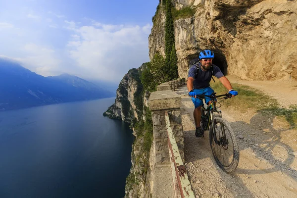 Garda Gölü 'nde dağ bisikleti, Sentiero della Ponale, Riva del G