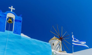 Beyaz değirmen muhteşem manzaralı 