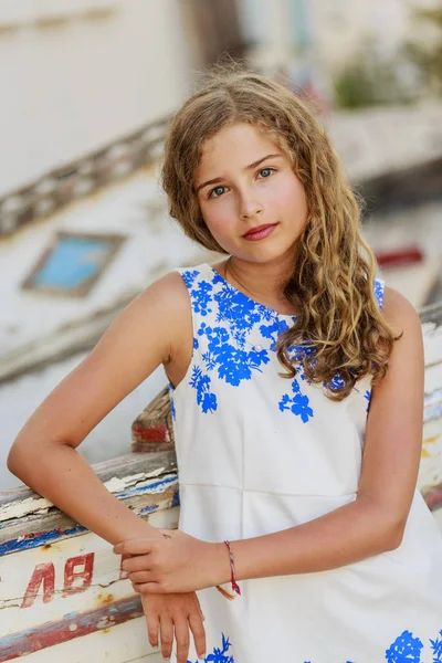 Portrét mladé a krásné dívky — Stock fotografie