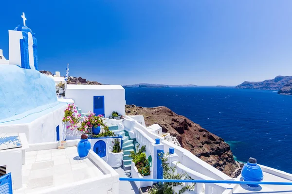 Beyaz evler ile şaşırtıcı görünümü 