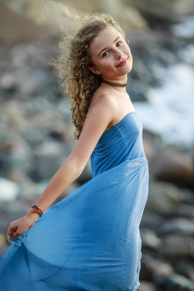 Portrait of young and beautiful girl — Stock Photo, Image