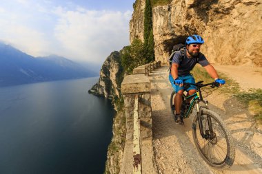 dağ bisikleti adamı 