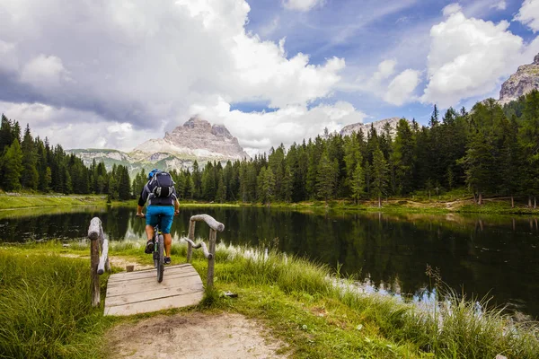 Hegyi kerékpározás a Dolomitok — Stock Fotó