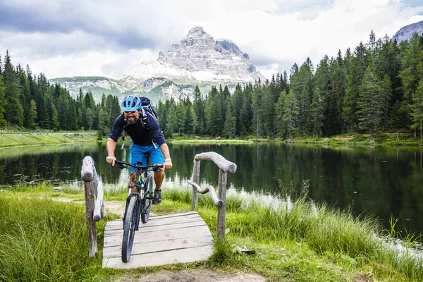 Mountain biking in Dolomites — Stock Photo, Image