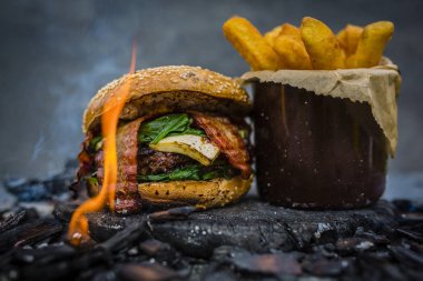 Lezzetli füme Dana burger 