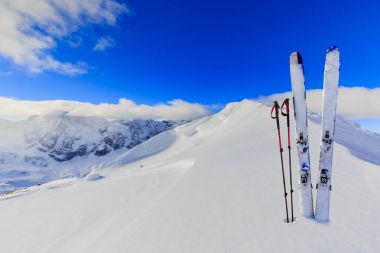 Kış sezonu, dağlar ve tur kayağı backcountry eş Kayak