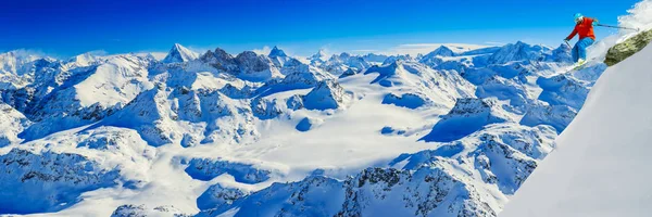 Güzel İsviçreli ünlü dağlarının muhteşem manzaralı Kayak 