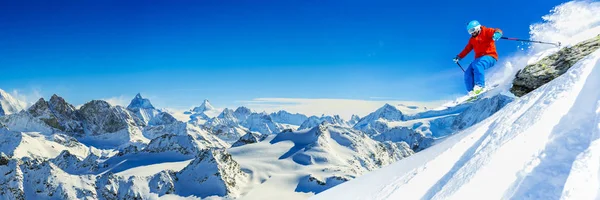 Esquí con una vista increíble de las famosas montañas suizas en la hermosa —  Fotos de Stock