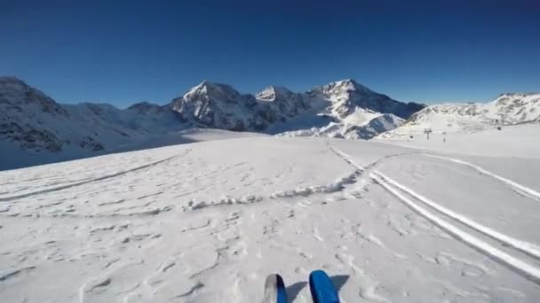 Mountaineer backcountry skiing along a snowy ridge. In background blue cloudy sky and shiny sun and Tre Cime, Drei Zinnen in South Tirol, Dolomites, Italy. Adventure winter extreme sport. — Stock Video