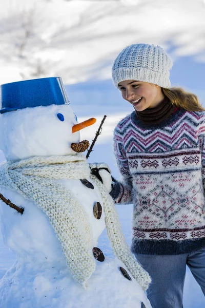 Equipo de esquí de montaña en nieve de primavera . — Foto de Stock