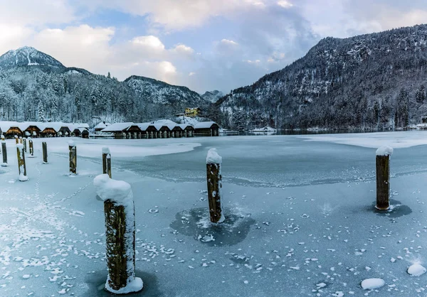 Hermosa vista del lago congelado Konigssee con la montaña idílica sc —  Fotos de Stock