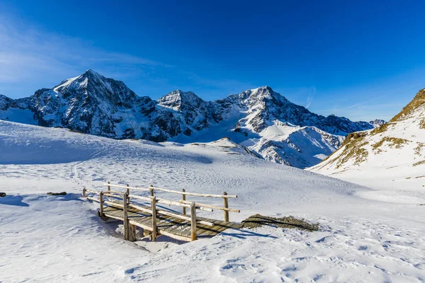 Nieve en temporada de invierno, montañas. Tirol del Sur, Solda en Italia . —  Fotos de Stock