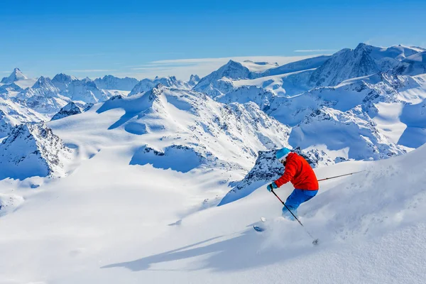 Skidåkning med otrolig utsikt över schweiziska berömda bergen i vackra — Stockfoto