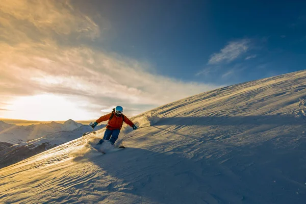Güzel İsviçreli ünlü dağlarının muhteşem manzaralı Kayak 