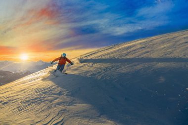 Güzel İsviçreli ünlü dağlarının muhteşem manzaralı Kayak 