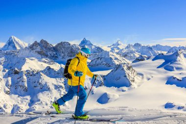  Güzel kış kar İsviçre ünlü moutains Amazing görünümü.