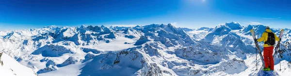 Paisagem panorâmica de inverno de Mont Fort e Matterhorn famoso , — Fotografia de Stock