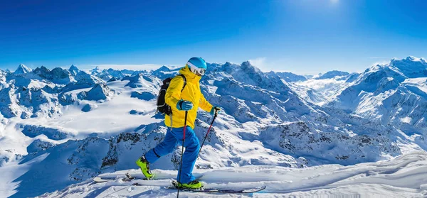 Panorama invernale dal Forte del Monte e dal famoso Cervino , — Foto Stock