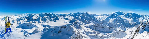 Paisaje panorámico de invierno desde Mont Fort y el famoso Matterhorn , —  Fotos de Stock