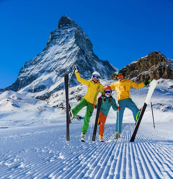 Happy family enjoying winter vacations in mountains . Ski, Sun, — Stock Photo, Image