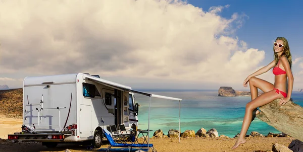Europa Resor Attraktiv Turist Flicka Camping Med Husbil Grekland Sommarsemester — Stockfoto