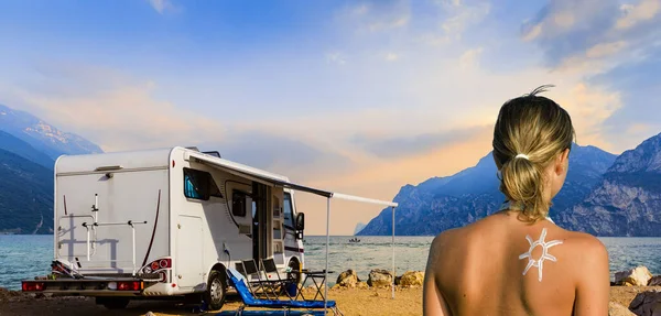 Europe Travel Attractive Tourist Girl Camping Ground Camper Italian Summer — Stock Photo, Image