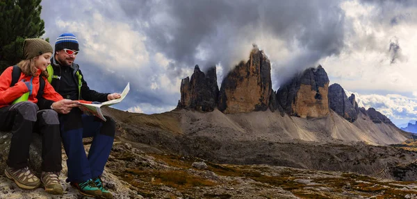 Family Trekking Day Dolomites Mountains Cinque Trorri Tofana Background — Stock Photo, Image