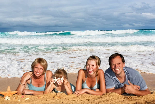 Family Enjoying Vacation Sandy Beach — Stock Photo, Image