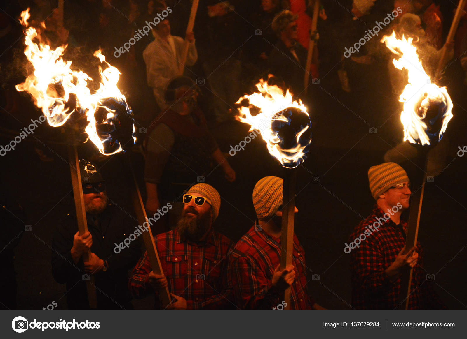 ЛЕРВИК, Шотландия: 26.1.2016: Фестиваль Огня Up Helly Aa Viking.