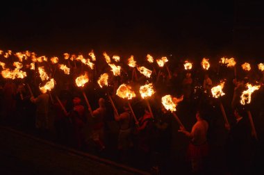Lerwick, İskoçya: 26.1.2016. Helly Aa Viking up Server'daki Shetland Adaları üzerinde düzenlenen festival ateş