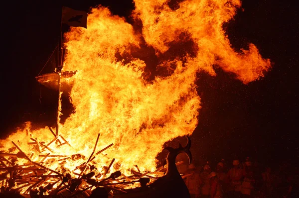 Lerwick, İskoçya: 26.1.2016: Helly Aa Viking Up yangın Festivali düzenlenen Server'daki Shetland Adaları üzerinde