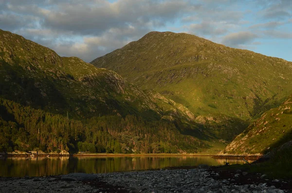 Pięknymi wzgórzami w szkockich Highlands — Zdjęcie stockowe