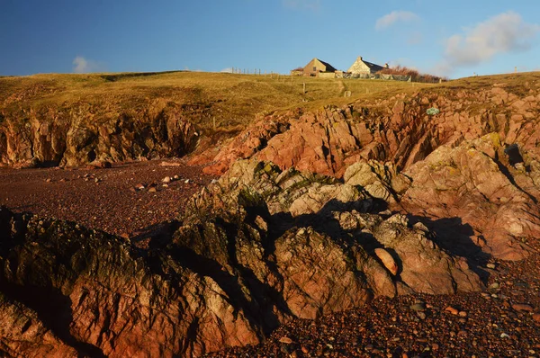 Stenig strand i Muckle Roe, Shetlandsöarna — Stockfoto