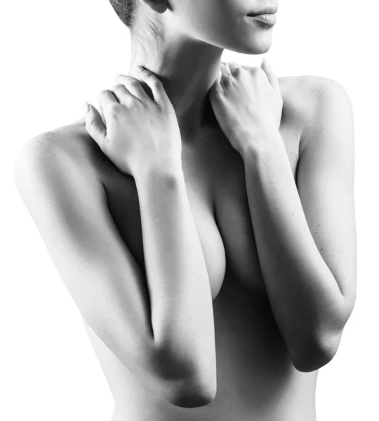 Ritratto di bella donna rossa nuda che si copre il seno. — Foto Stock