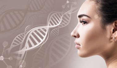 DNA zincirlerinde vitiligo hastalığı olan genç, şehvetli bir kadın.